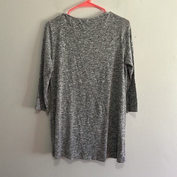 Chelsea & Theodore gray knot top medium - Picture 3 of 3